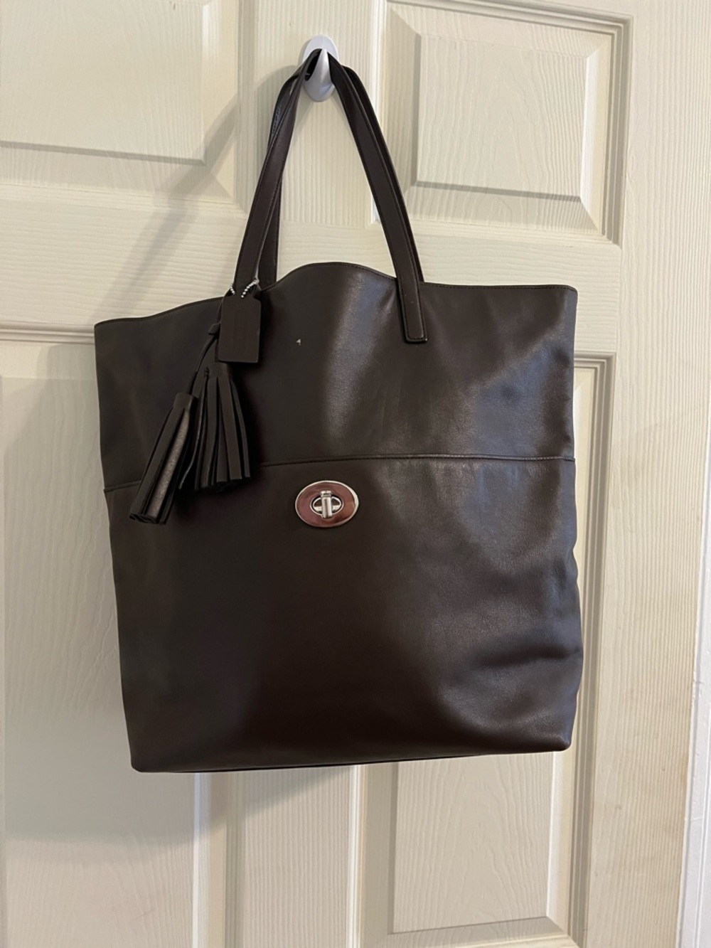 Authentic COACH Legacy Leather Turnlock Tote Bag Black/Dark Brown Tassel 26461